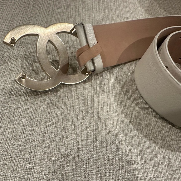 CHANEL Signature Leather Belt - Picture 4 of 9
